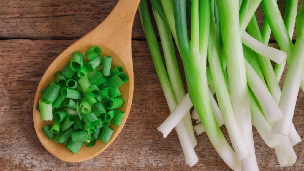 manfaat daun bawang putih